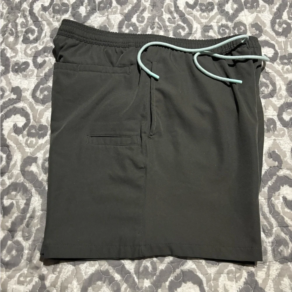 Huk Gray Swim Shorts with blue drawstring size medium - Picture 6 of 7